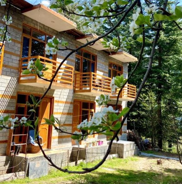 Tranquil Escape | River-View Retreat