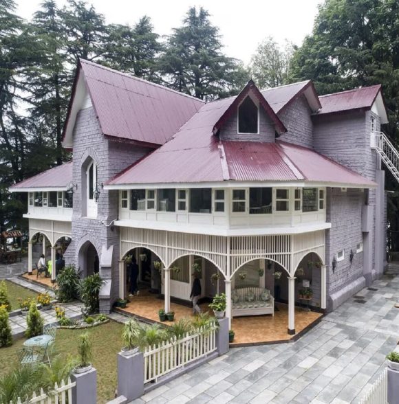 Victoria Manor
