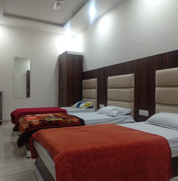 Evergreen Escape | A Cozy Stay in Dalhousie
