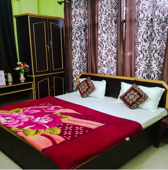 Evergreen Escape | A Cozy Stay in Dalhousie