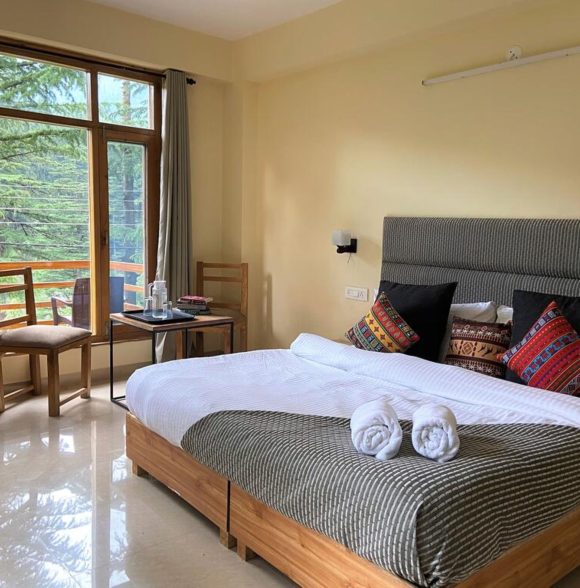 Tranquil Escape | River-View Retreat